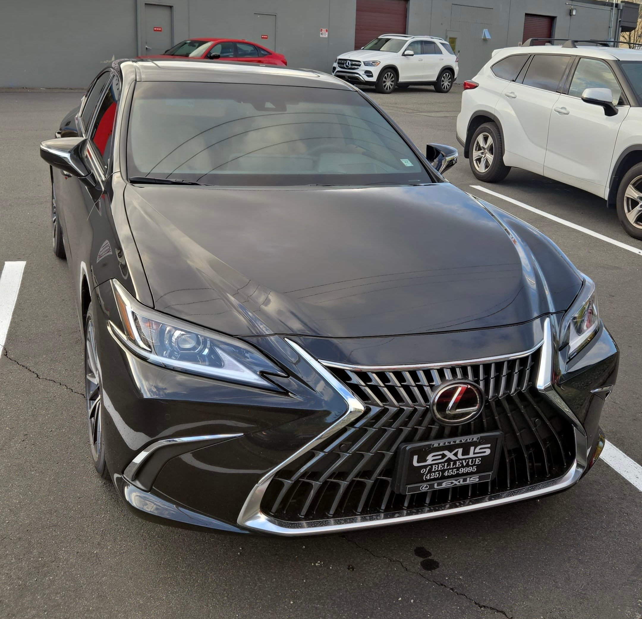 Lexus ES 300h – Beige (Cream) Interior