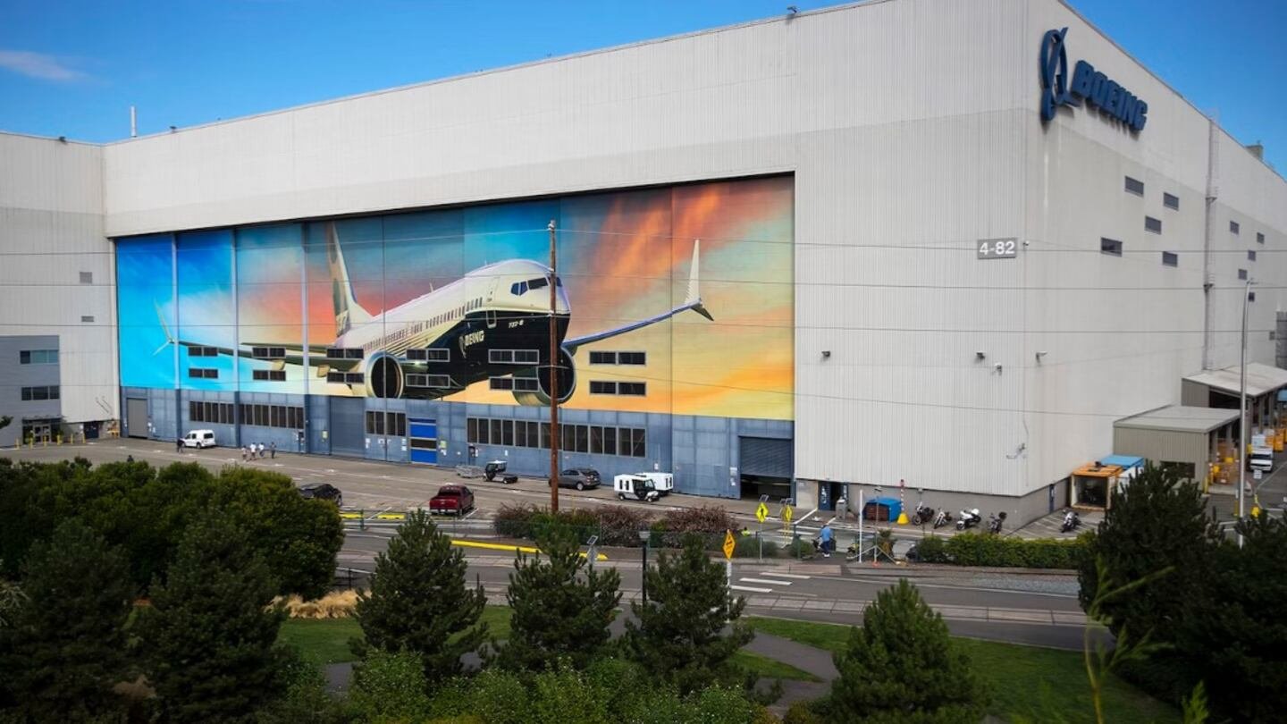 Executive car service near Boeing 737 factory Renton